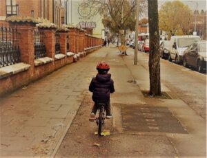 alternative mobility solutions - child cycling