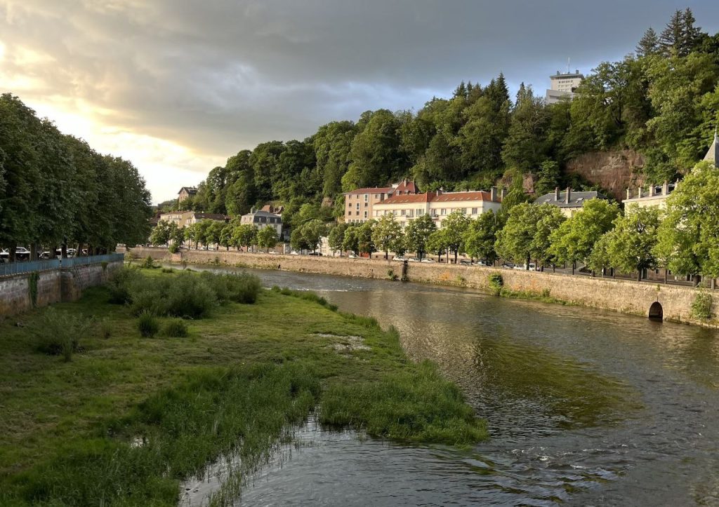 river going through epinal